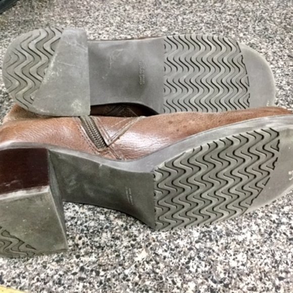 Leather brown ankle boot - Picture 3 of 6